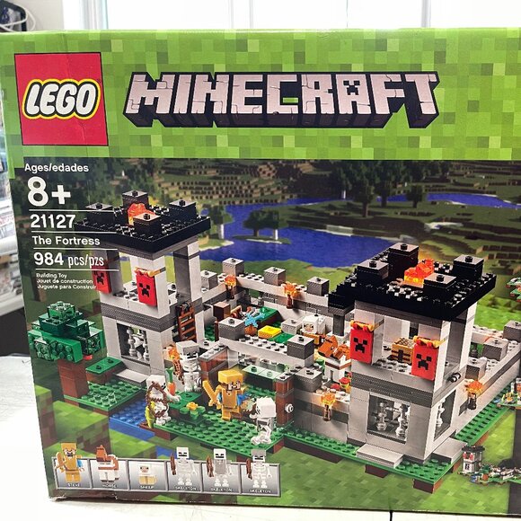 LEGO 21127 THE FORTRESS 984 PCS BRAND NEW SEALED - BOX DAMAGED - Picture 1 of 7
